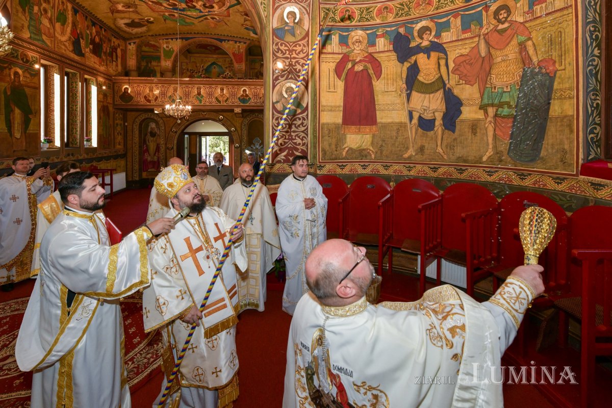 A fost sfințită pictura bisericii parohiei prahovene Valea Crângului 275517