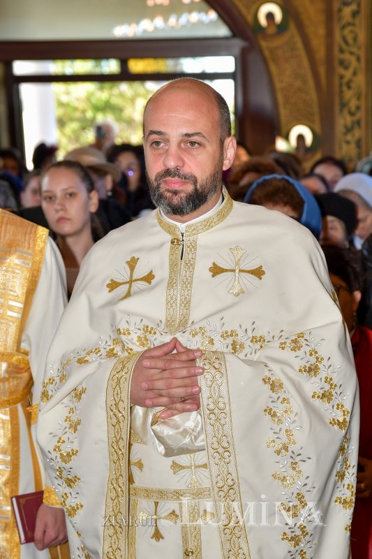 A fost sfințită pictura bisericii parohiei prahovene Valea Crângului 275522