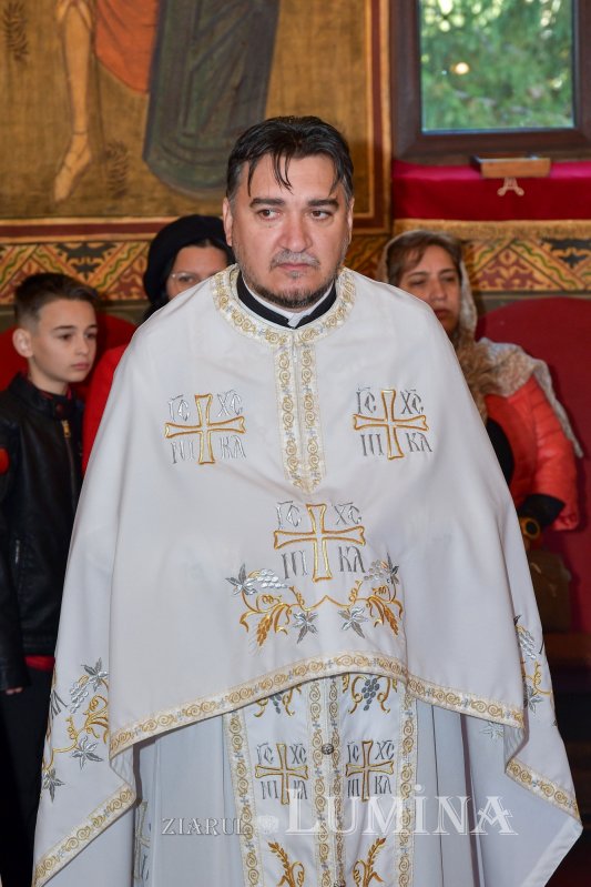 A fost sfințită pictura bisericii parohiei prahovene Valea Crângului 275525