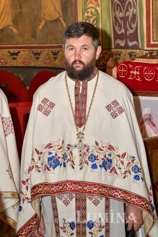 A fost sfințită pictura bisericii parohiei prahovene Valea Crângului 275528