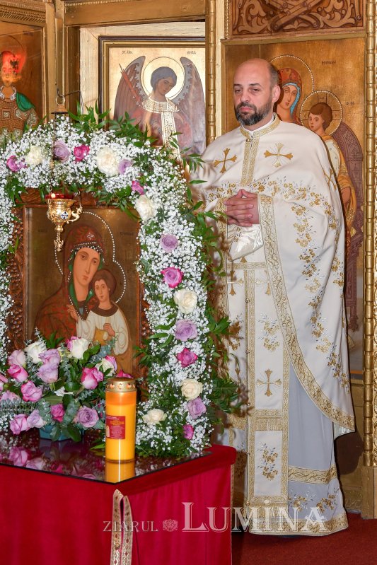 A fost sfințită pictura bisericii parohiei prahovene Valea Crângului 275532