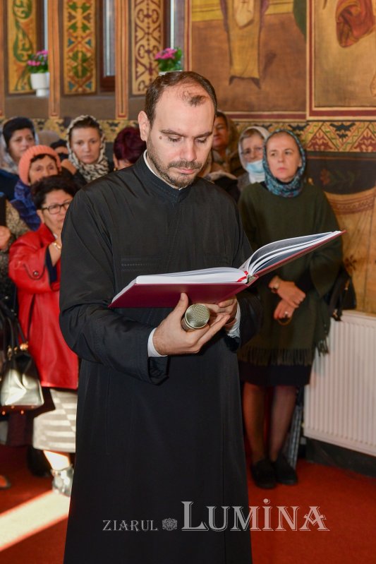 A fost sfințită pictura bisericii parohiei prahovene Valea Crângului 275535