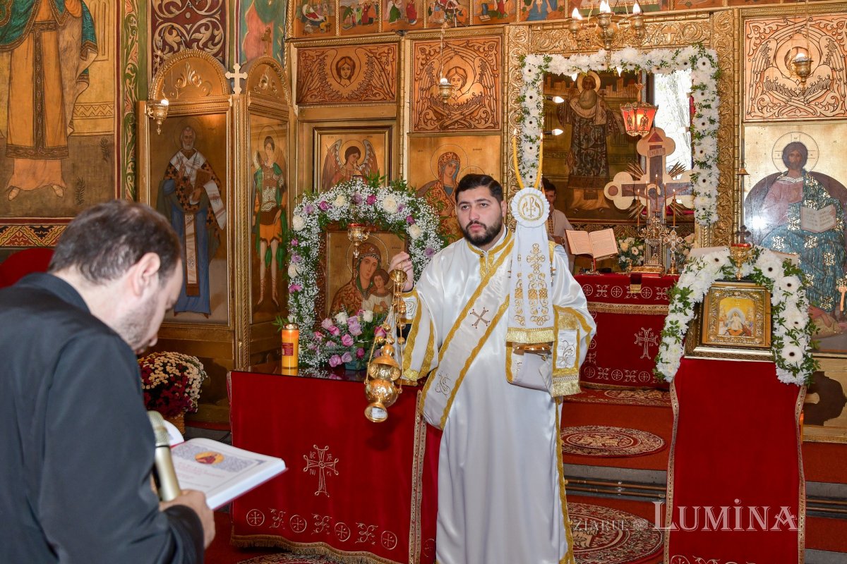 A fost sfințită pictura bisericii parohiei prahovene Valea Crângului 275536