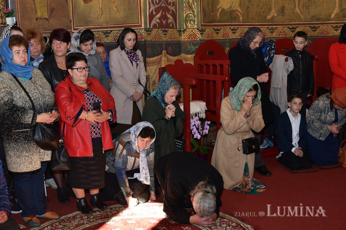 A fost sfințită pictura bisericii parohiei prahovene Valea Crângului 275541