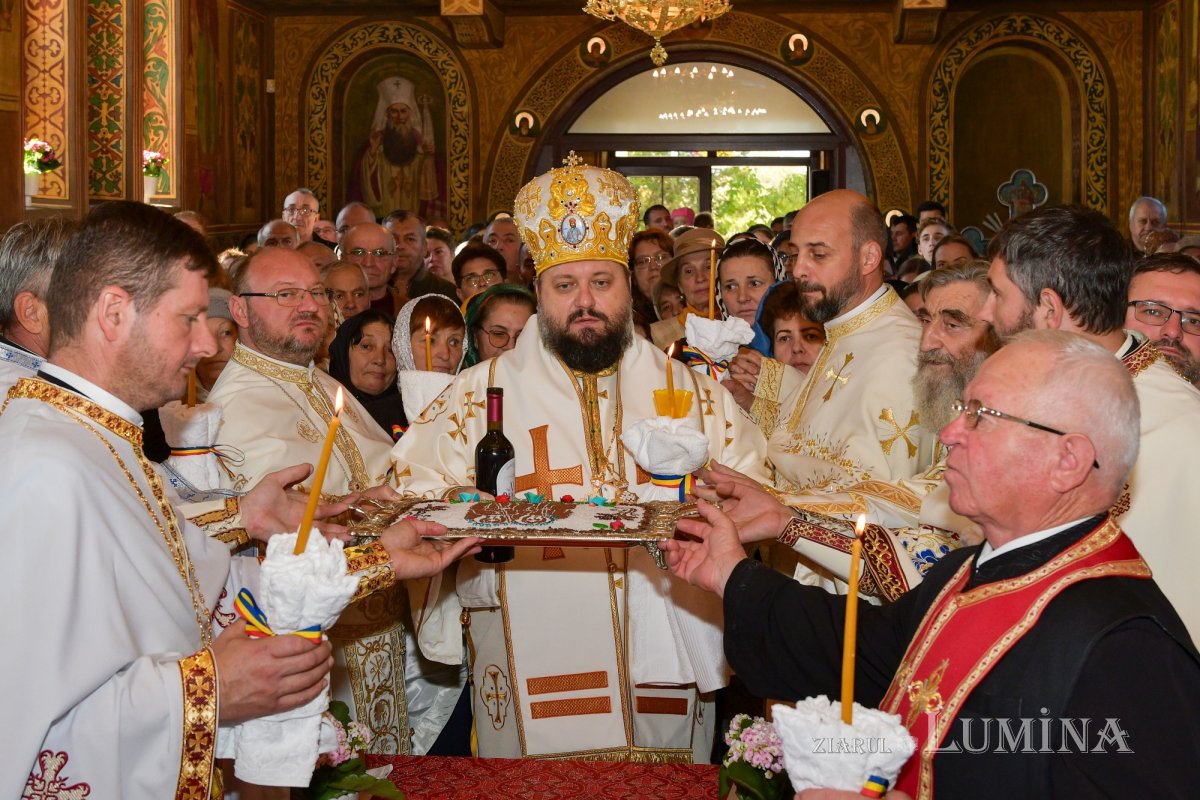 A fost sfințită pictura bisericii parohiei prahovene Valea Crângului 275545