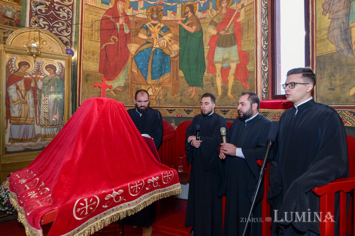 A fost sfințită pictura bisericii parohiei prahovene Valea Crângului 275547