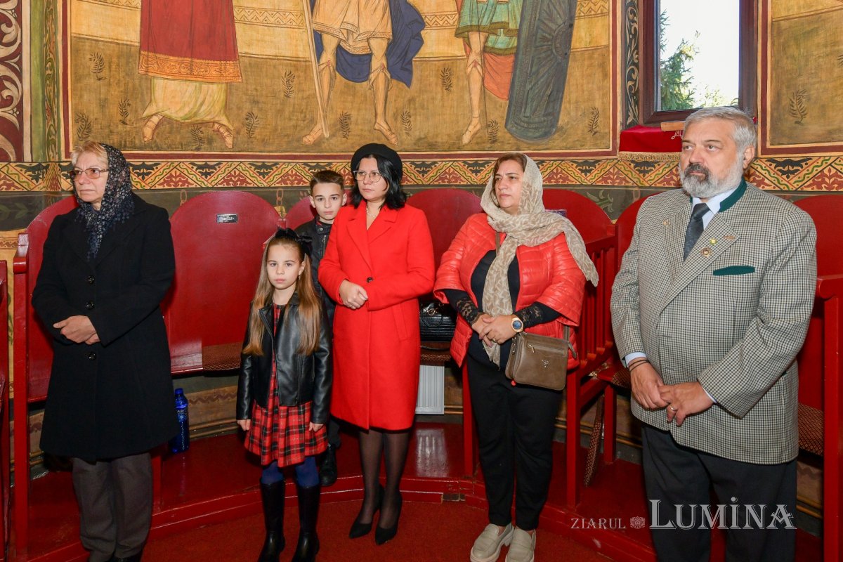 A fost sfințită pictura bisericii parohiei prahovene Valea Crângului 275548