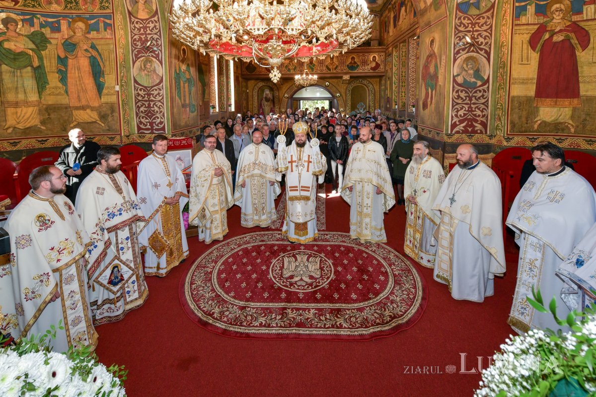 A fost sfințită pictura bisericii parohiei prahovene Valea Crângului 275550