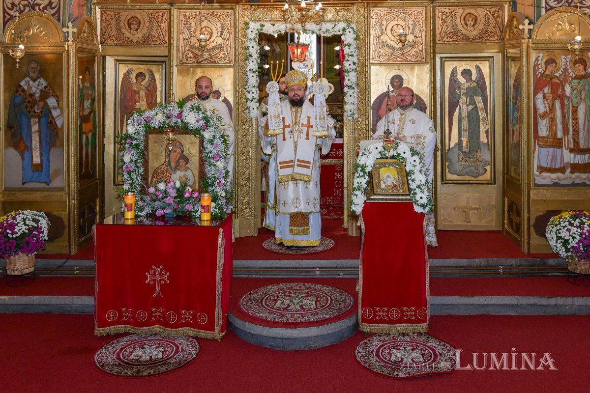 A fost sfințită pictura bisericii parohiei prahovene Valea Crângului 275551