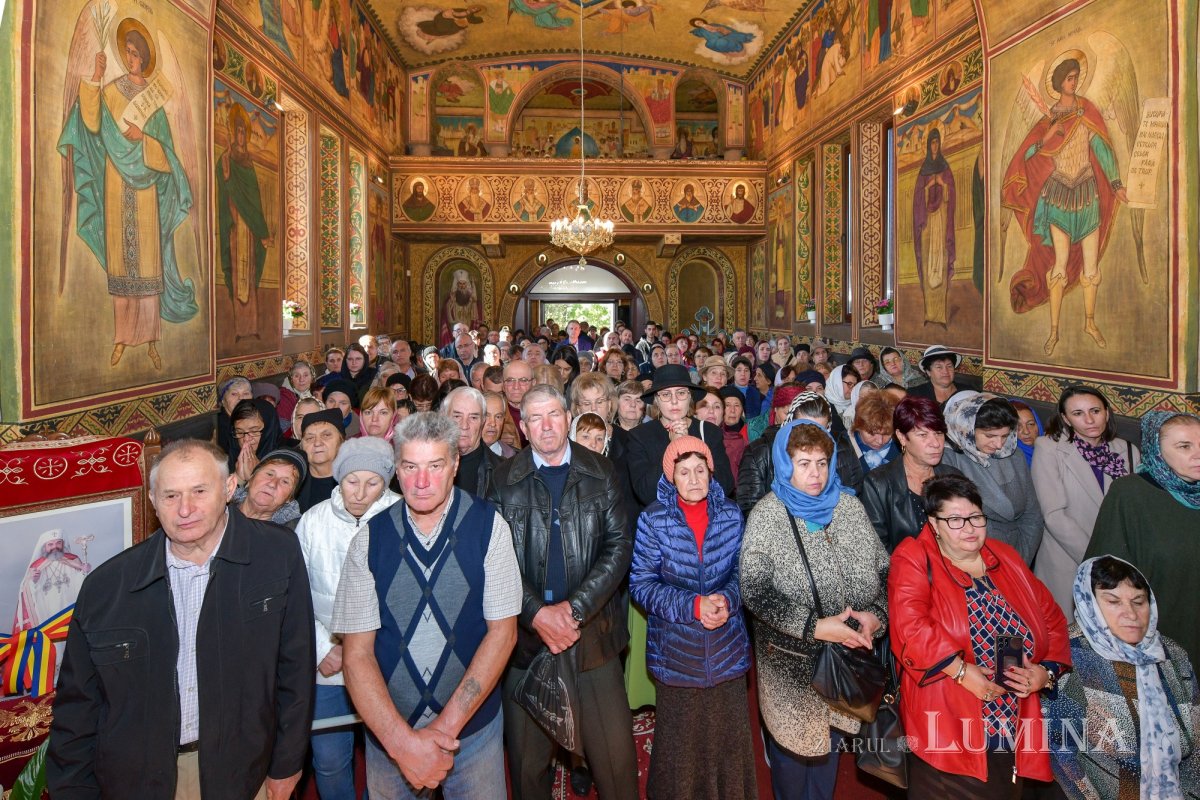 A fost sfințită pictura bisericii parohiei prahovene Valea Crângului 275554