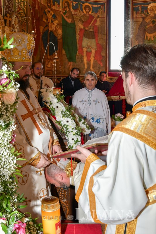 A fost sfințită pictura bisericii parohiei prahovene Valea Crângului 275557