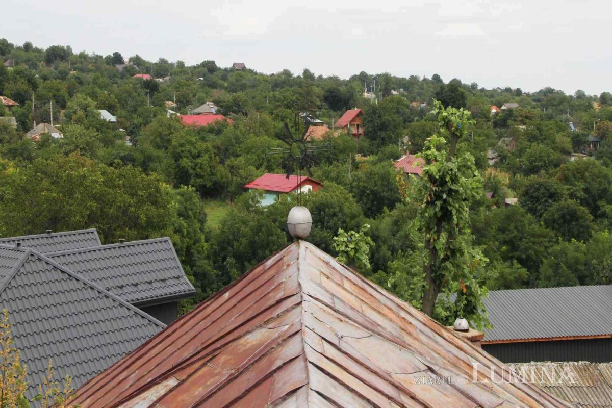 Comoara „Sfinţilor Voievozi” din vatra satului ieşean Moşna 274510