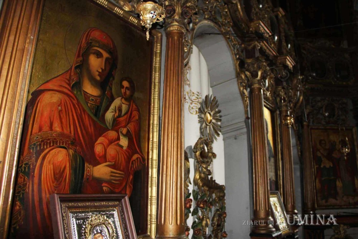 Comoara „Sfinţilor Voievozi” din vatra satului ieşean Moşna 274514