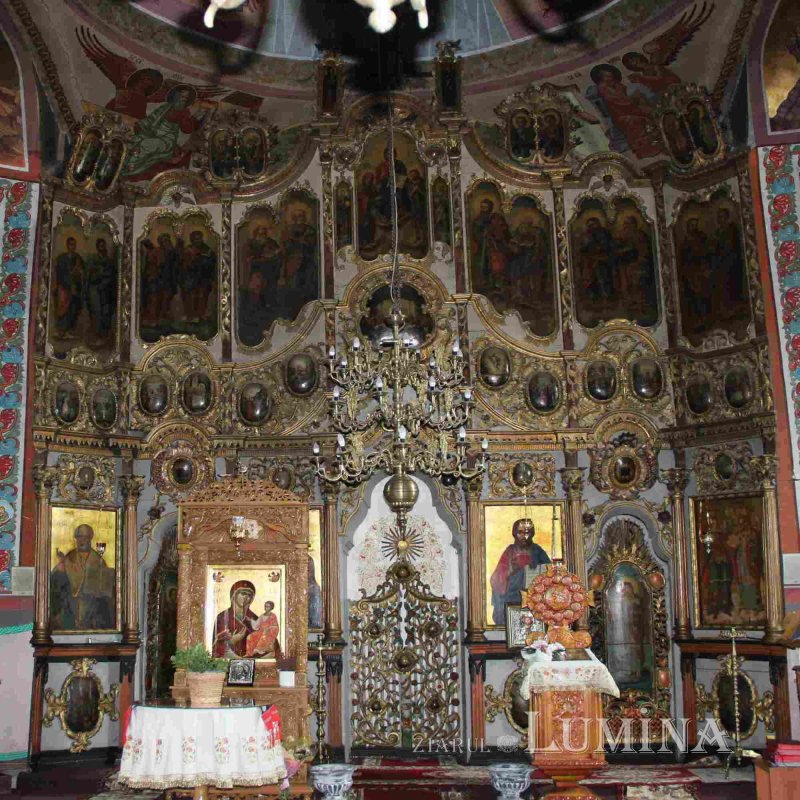 Comoara „Sfinţilor Voievozi” din vatra satului ieşean Moşna 274515