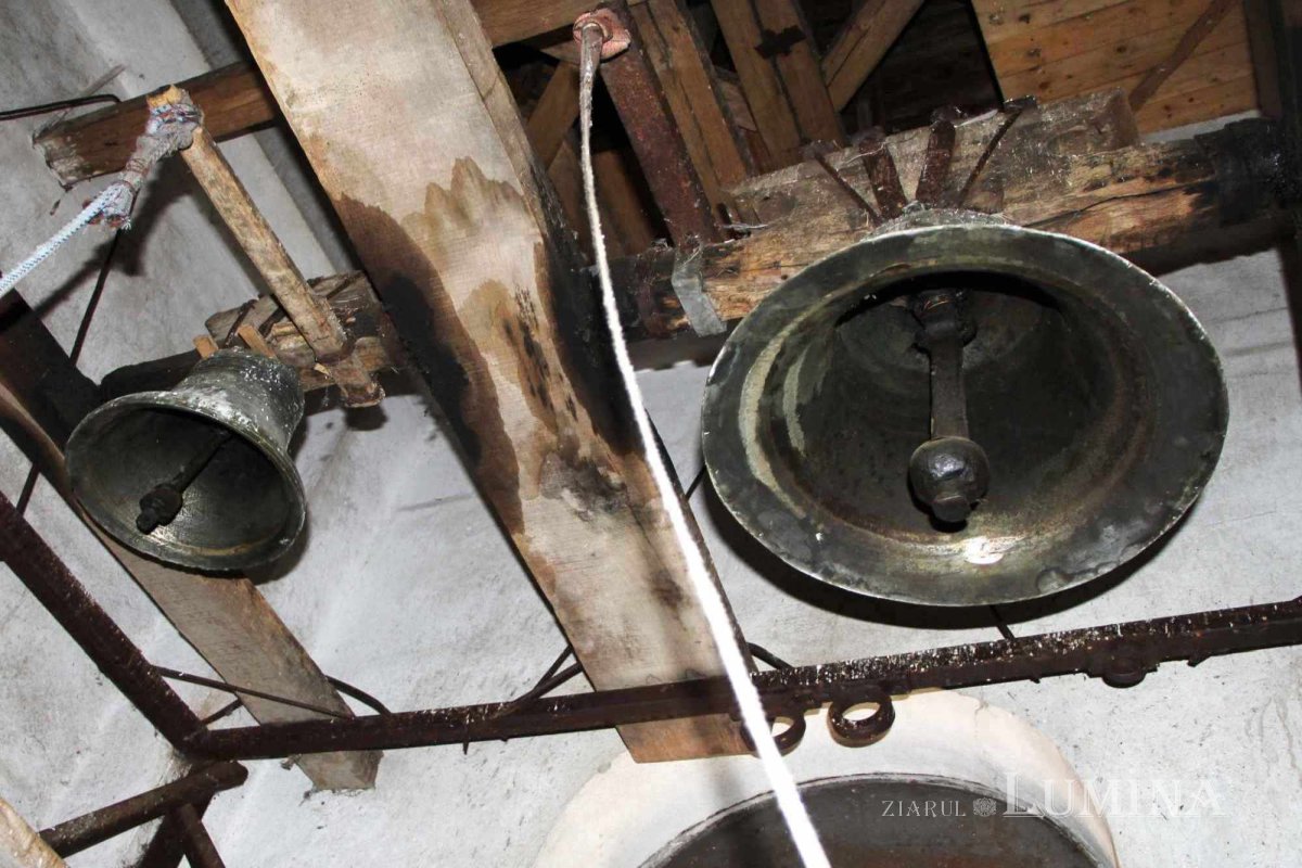 Comoara „Sfinţilor Voievozi” din vatra satului ieşean Moşna 274516