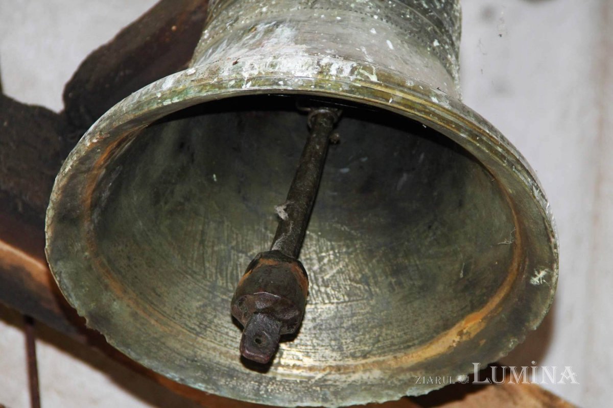 Comoara „Sfinţilor Voievozi” din vatra satului ieşean Moşna 274517