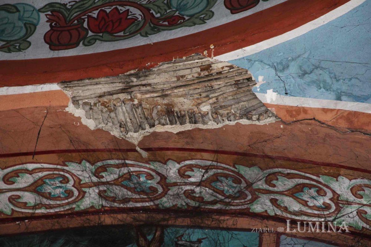 Comoara „Sfinţilor Voievozi” din vatra satului ieşean Moşna 274520