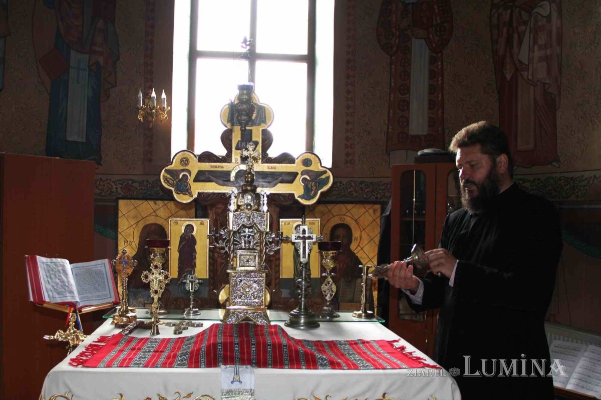 Comoara „Sfinţilor Voievozi” din vatra satului ieşean Moşna 274522