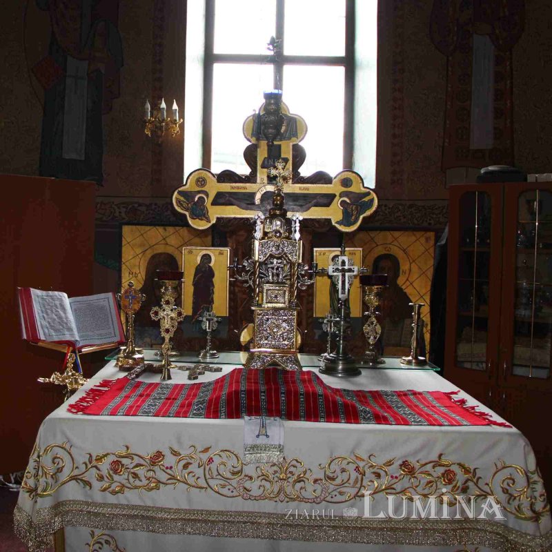 Comoara „Sfinţilor Voievozi” din vatra satului ieşean Moşna 274524