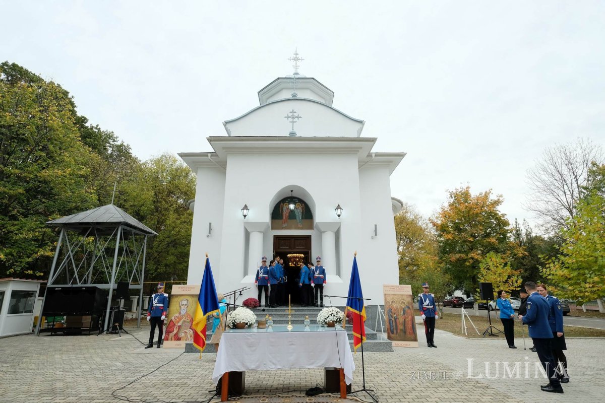 Jandarmii bucureșteni și-au sărbătorit ocrotitorii cerești 276038