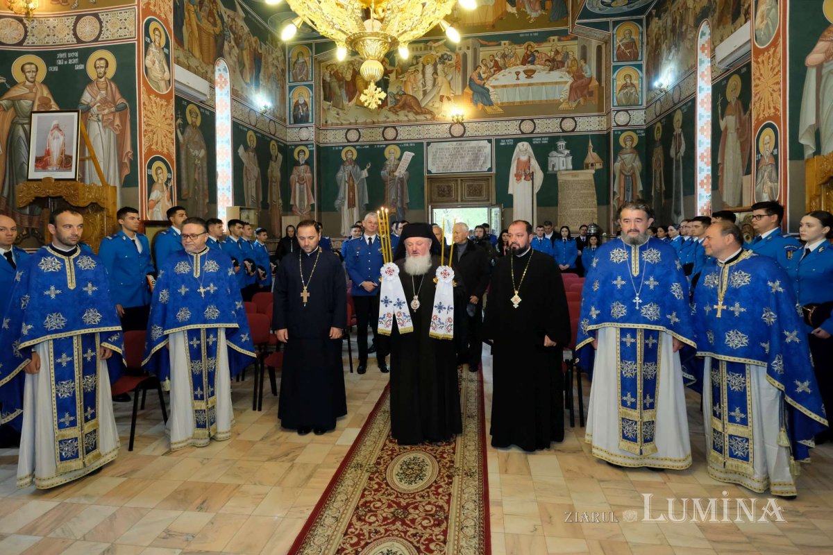 Jandarmii bucureșteni și-au sărbătorit ocrotitorii cerești 276046