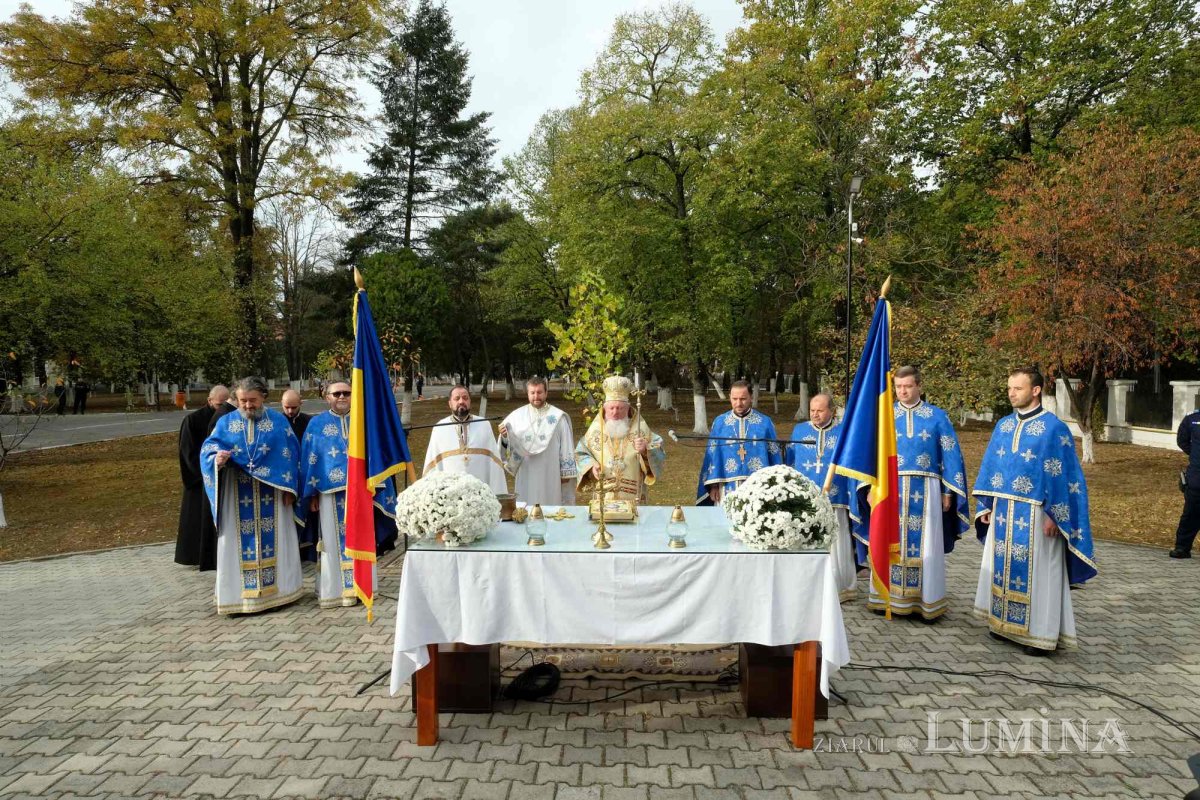Jandarmii bucureșteni și-au sărbătorit ocrotitorii cerești 276048