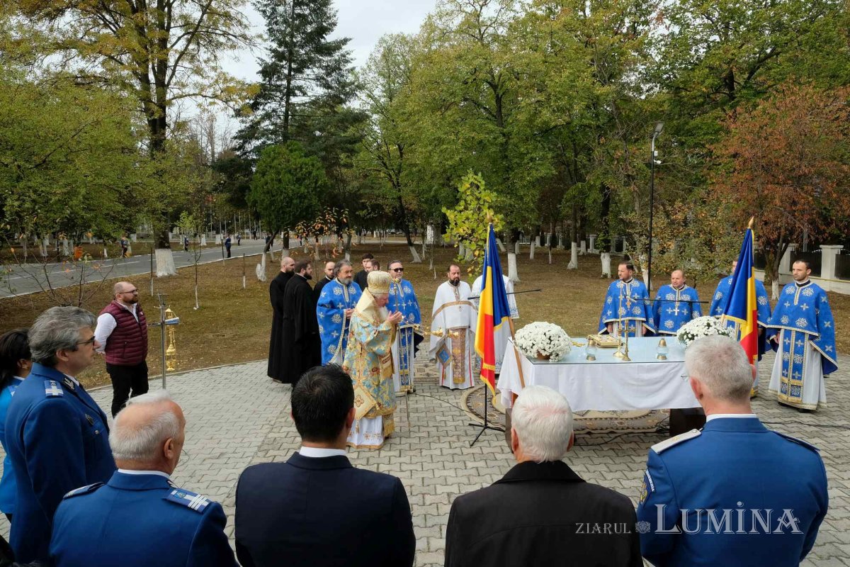 Jandarmii bucureșteni și-au sărbătorit ocrotitorii cerești 276049