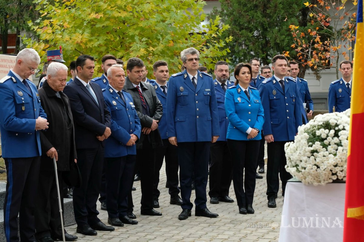 Jandarmii bucureșteni și-au sărbătorit ocrotitorii cerești 276056