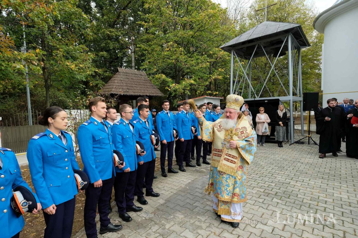 Jandarmii bucureșteni și-au sărbătorit ocrotitorii cerești 276067