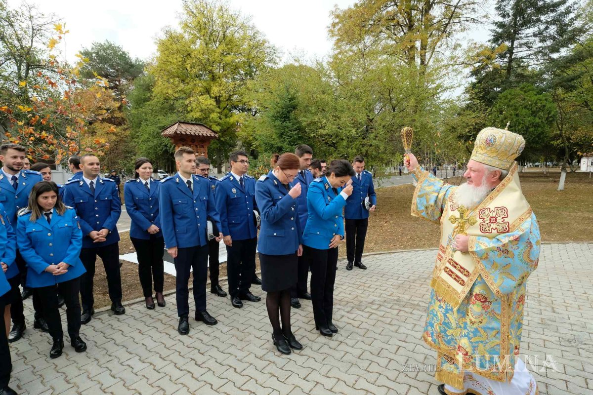 Jandarmii bucureșteni și-au sărbătorit ocrotitorii cerești 276068