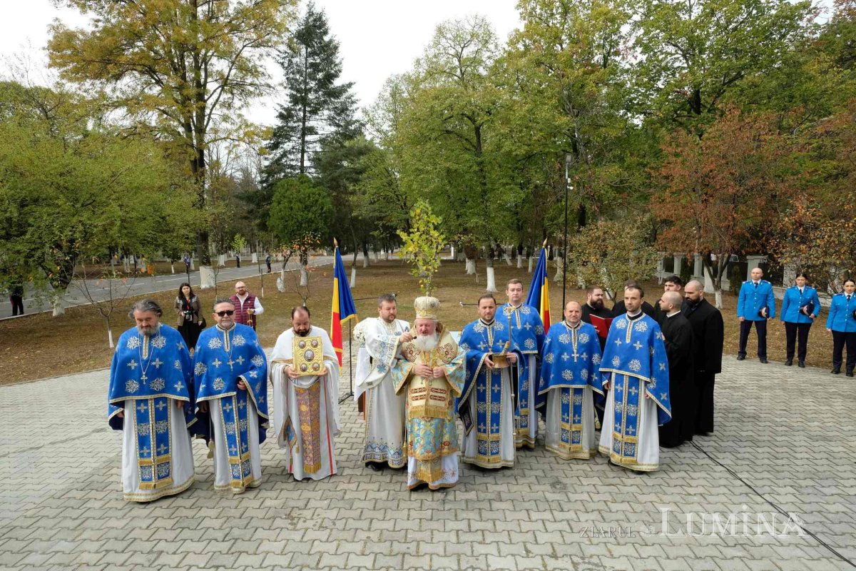 Jandarmii bucureșteni și-au sărbătorit ocrotitorii cerești 276069