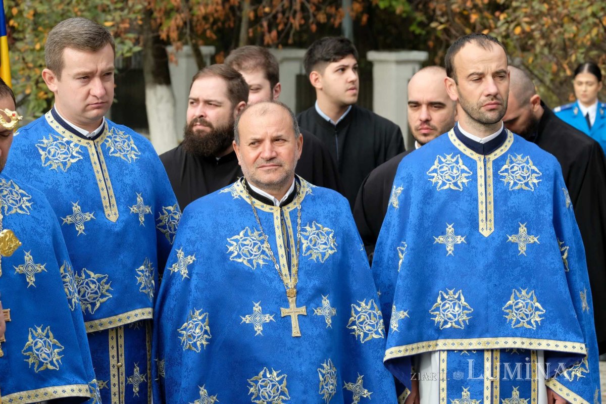 Jandarmii bucureșteni și-au sărbătorit ocrotitorii cerești 276070