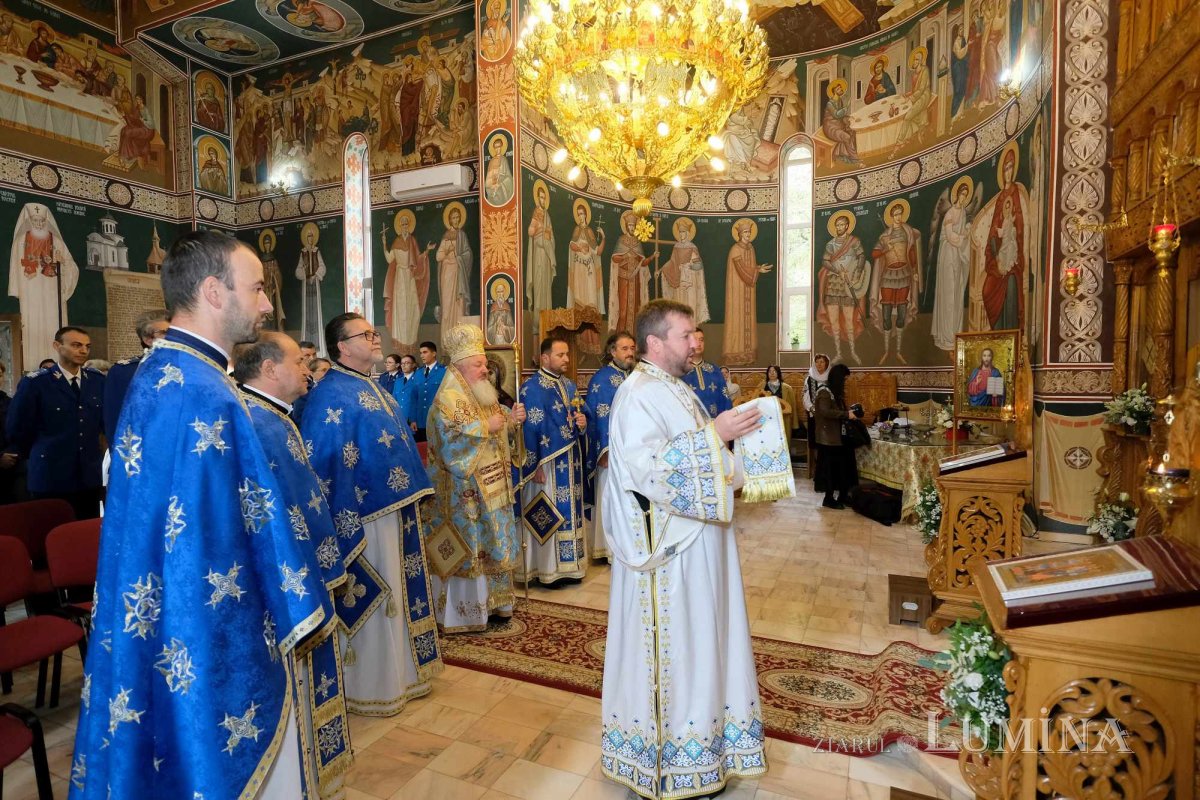 Jandarmii bucureșteni și-au sărbătorit ocrotitorii cerești 276073