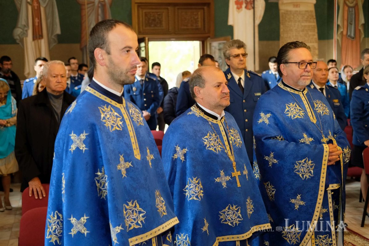 Jandarmii bucureșteni și-au sărbătorit ocrotitorii cerești 276075