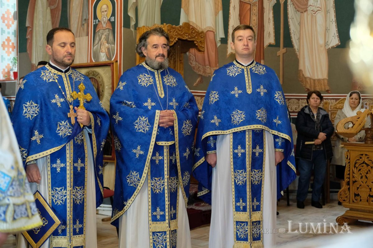 Jandarmii bucureșteni și-au sărbătorit ocrotitorii cerești 276076