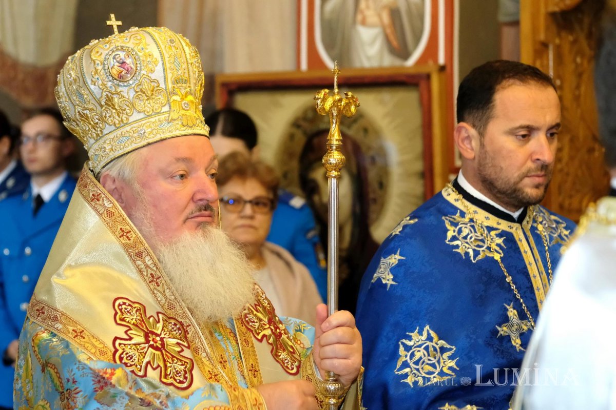 Jandarmii bucureșteni și-au sărbătorit ocrotitorii cerești 276078