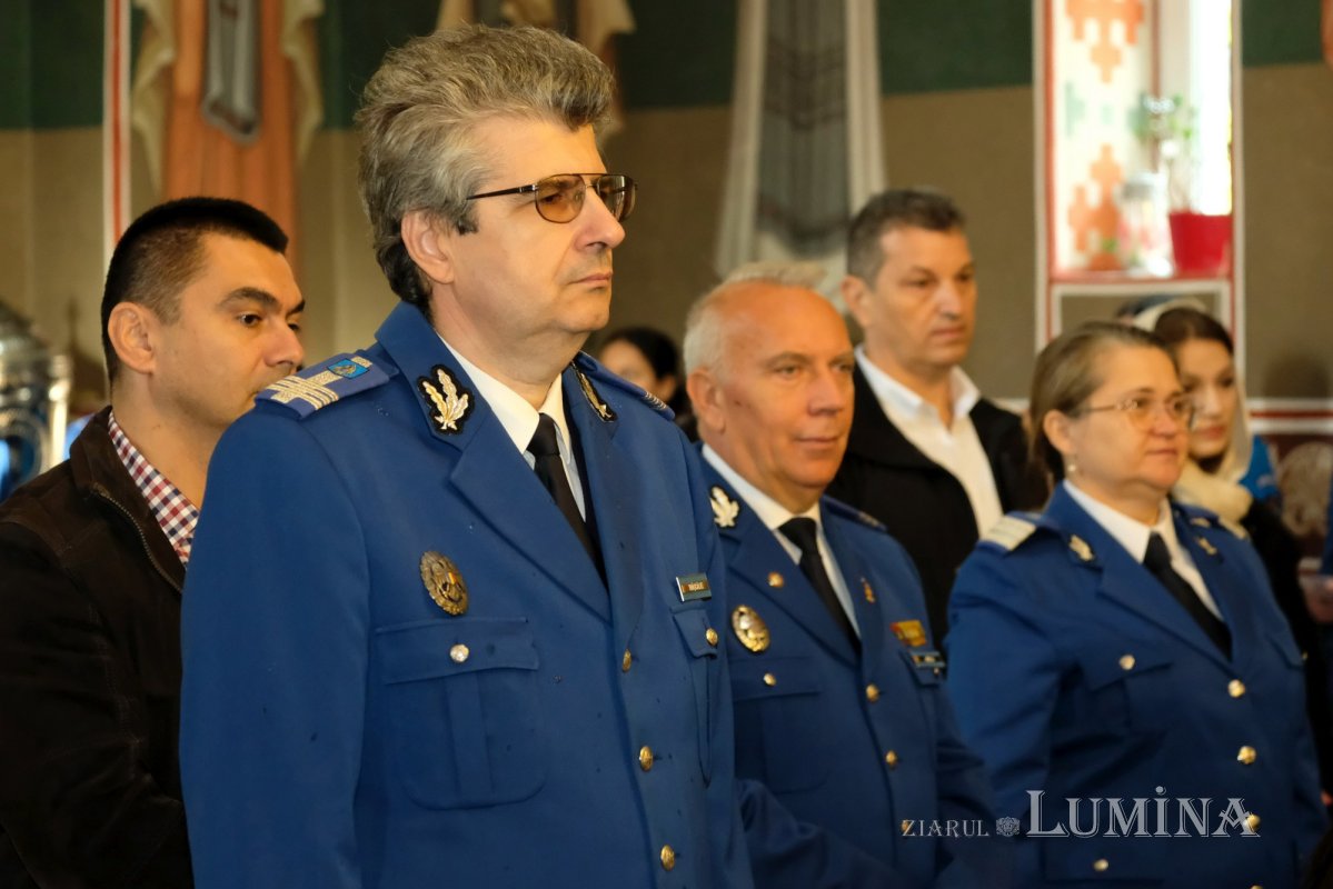 Jandarmii bucureșteni și-au sărbătorit ocrotitorii cerești 276079