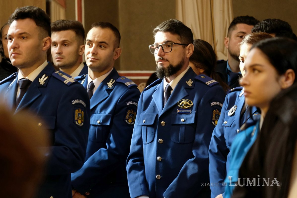 Jandarmii bucureșteni și-au sărbătorit ocrotitorii cerești 276081