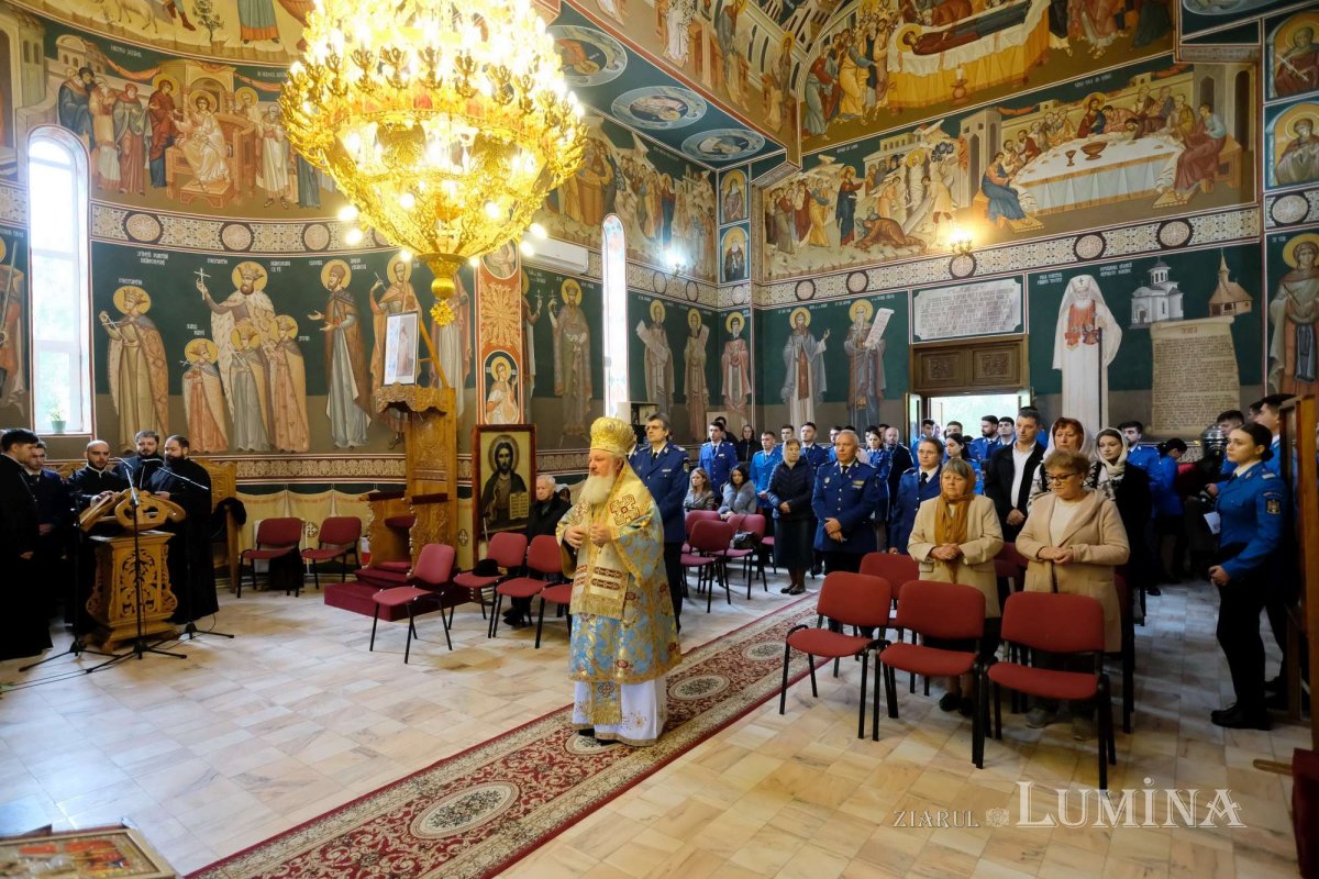 Jandarmii bucureșteni și-au sărbătorit ocrotitorii cerești 276082