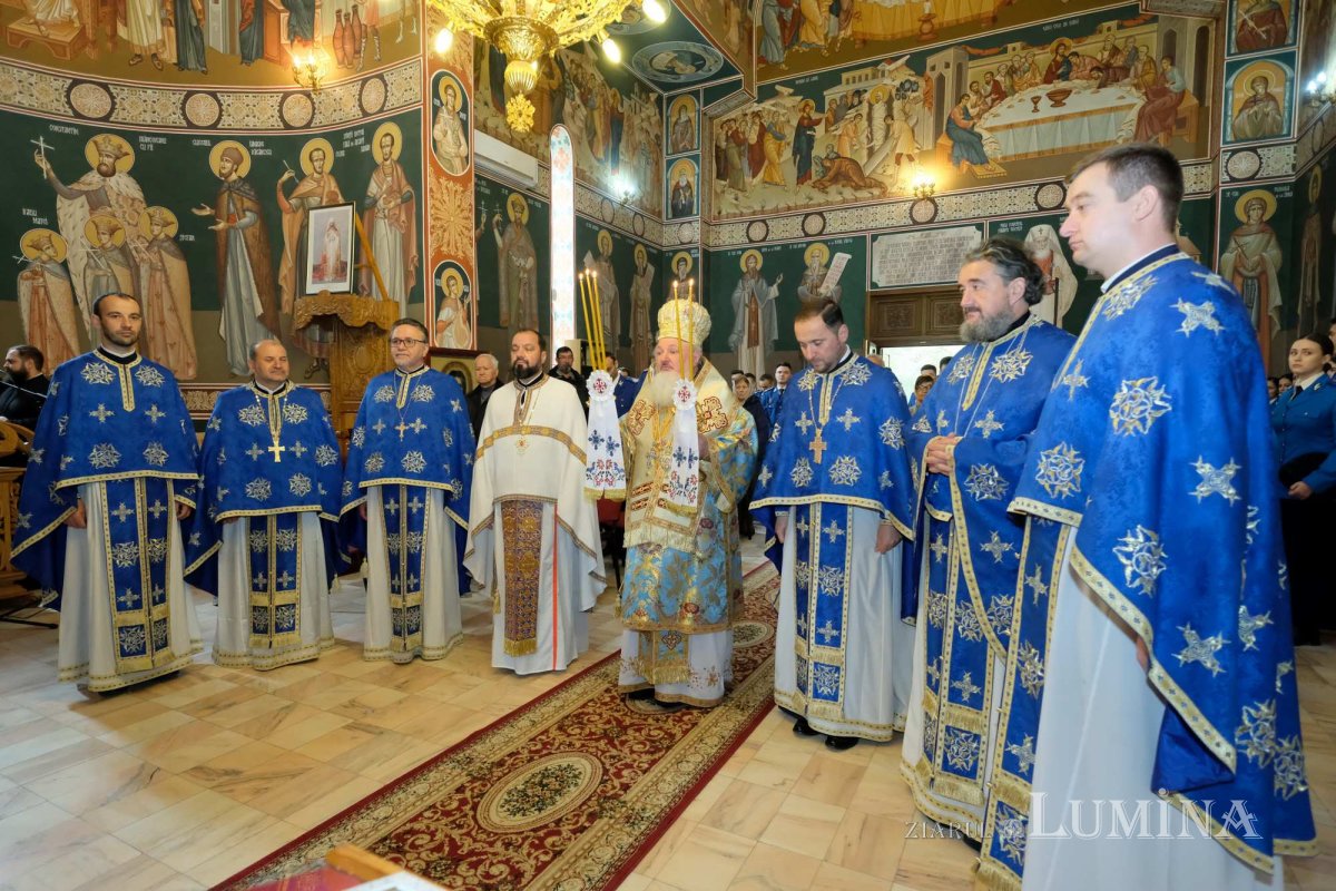 Jandarmii bucureșteni și-au sărbătorit ocrotitorii cerești 276084