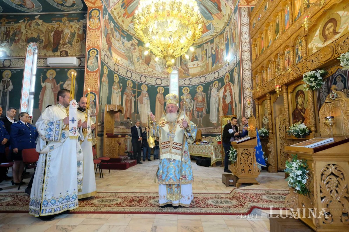 Jandarmii bucureșteni și-au sărbătorit ocrotitorii cerești 276086