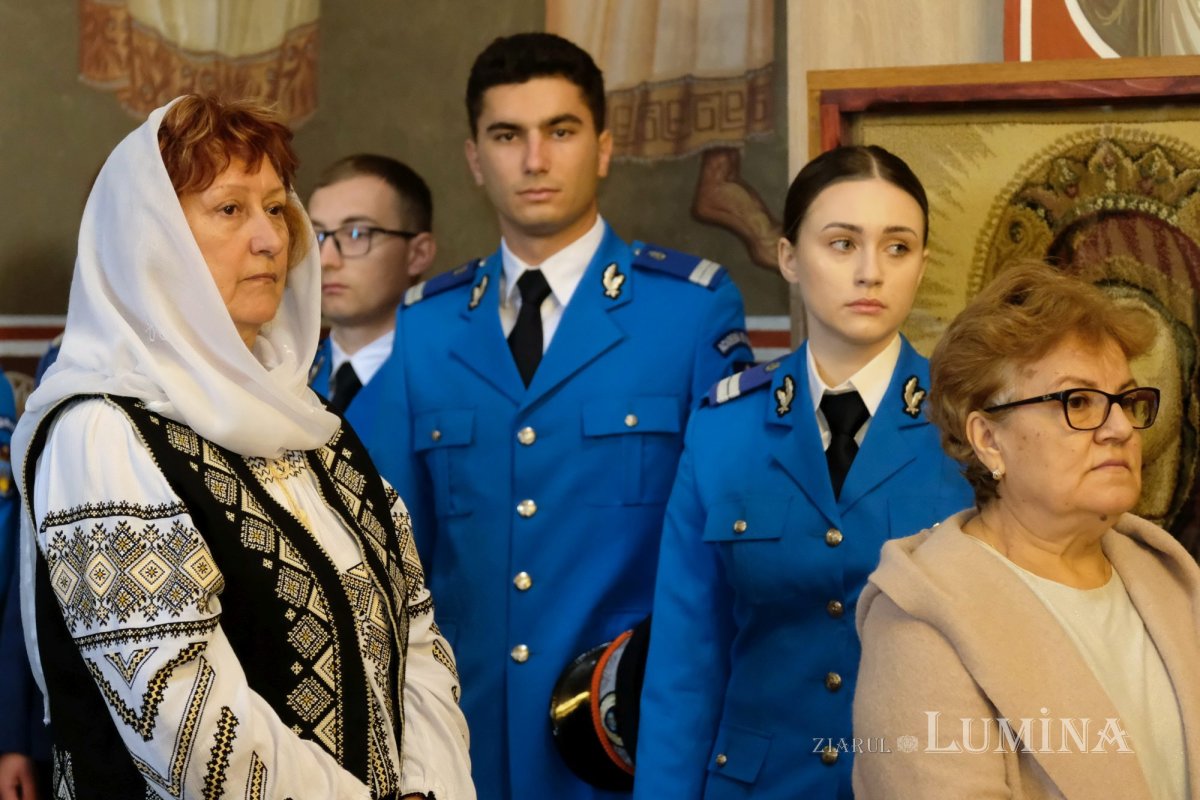 Jandarmii bucureșteni și-au sărbătorit ocrotitorii cerești 276087