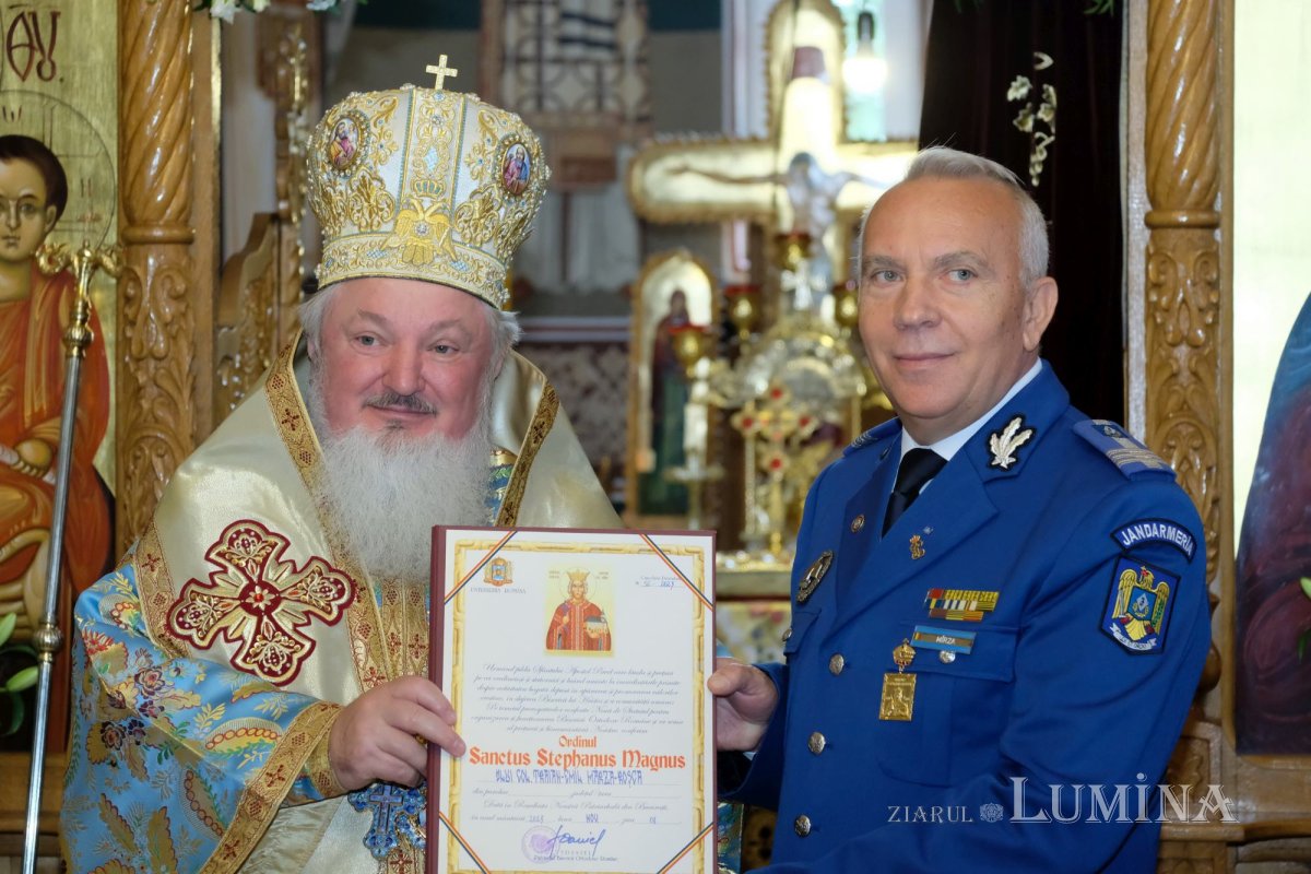 Jandarmii bucureșteni și-au sărbătorit ocrotitorii cerești 276097