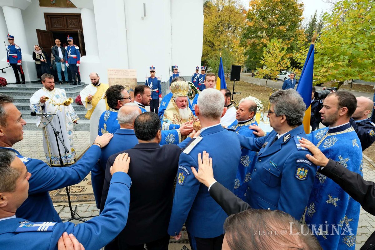 Jandarmii bucureșteni și-au sărbătorit ocrotitorii cerești 276107