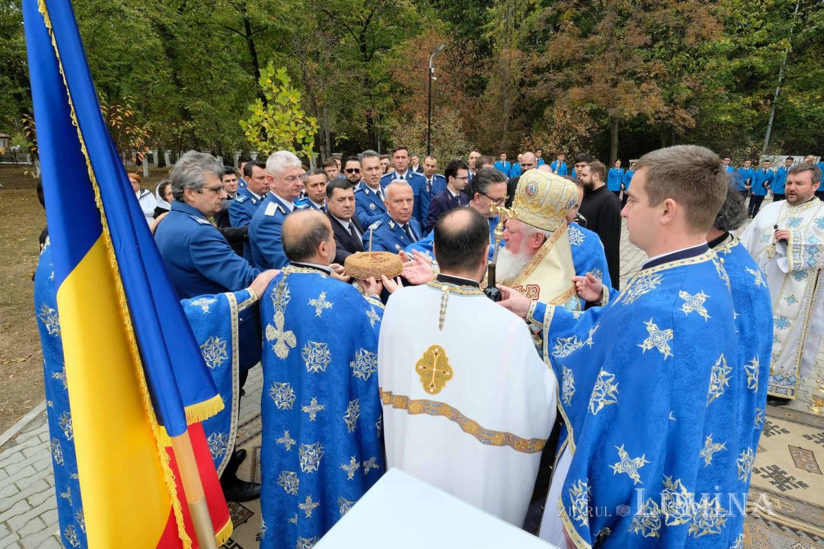 Jandarmii bucureșteni și-au sărbătorit ocrotitorii cerești 276108