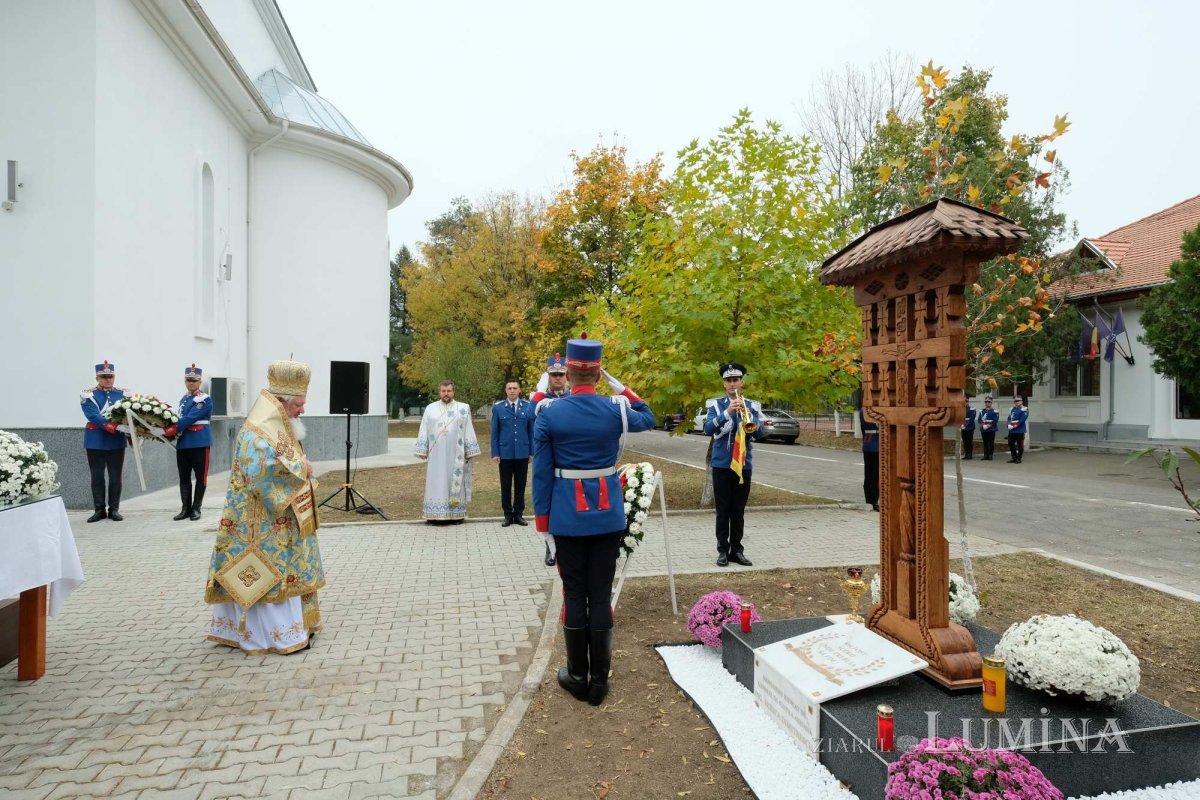 Jandarmii bucureșteni și-au sărbătorit ocrotitorii cerești 276109