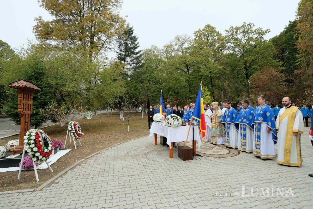 Jandarmii bucureșteni și-au sărbătorit ocrotitorii cerești 276112