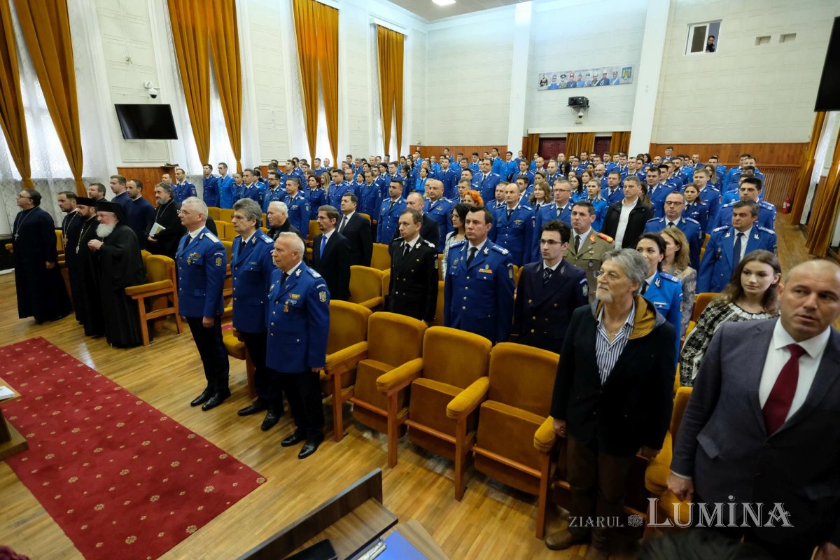 Jandarmii bucureșteni și-au sărbătorit ocrotitorii cerești 276118