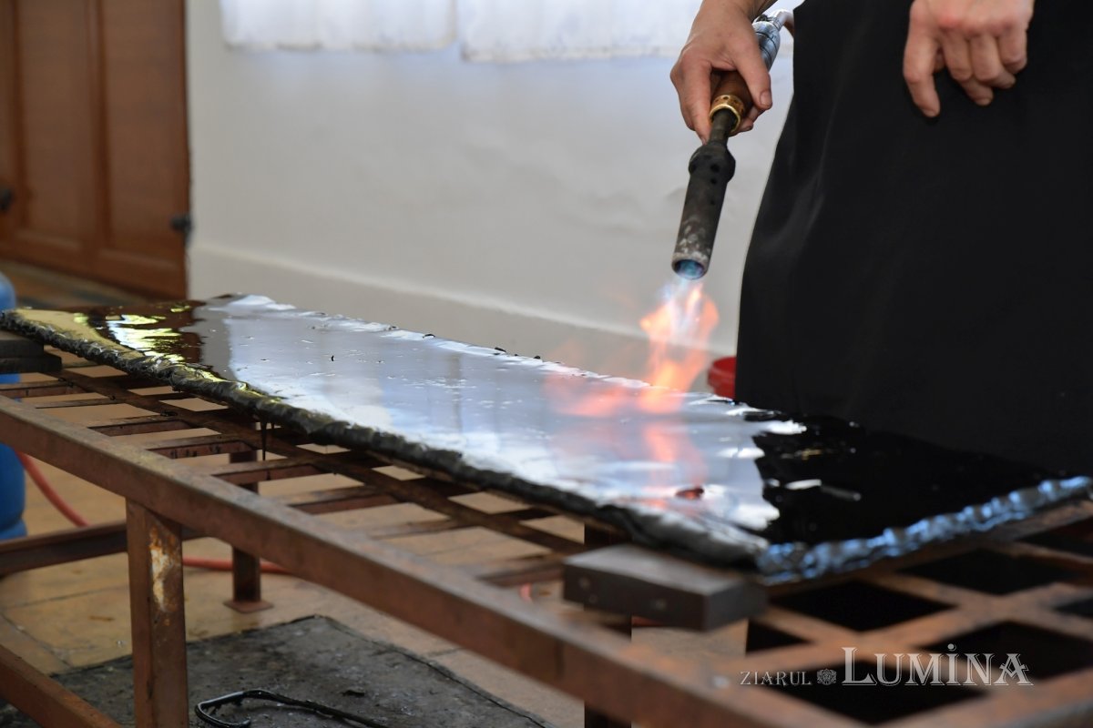 Rugăciunea și lucrul se împletesc armonios în atelierele Mănăstirii Pasărea 275815