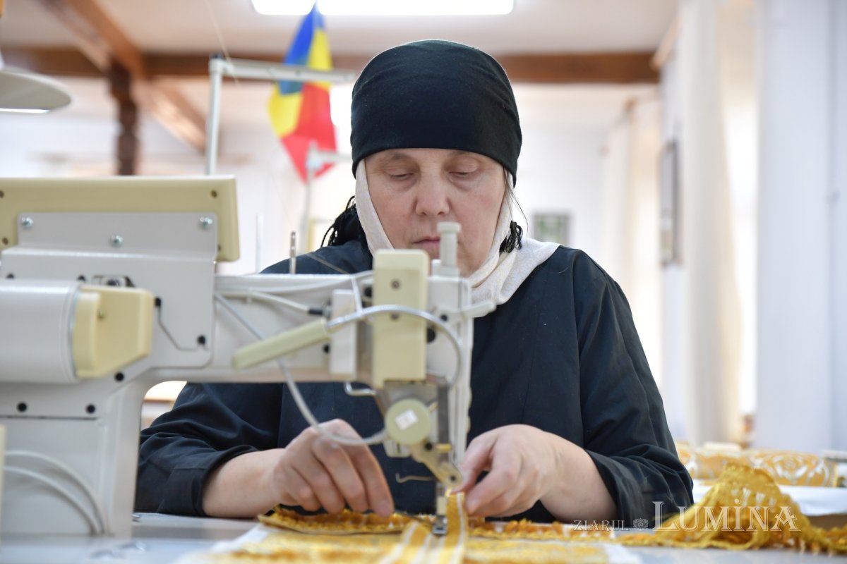 Rugăciunea și lucrul se împletesc armonios în atelierele Mănăstirii Pasărea 275821